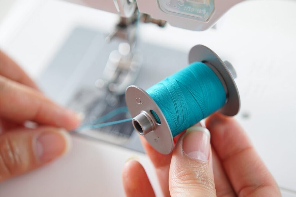 How to wind a bobbin guide